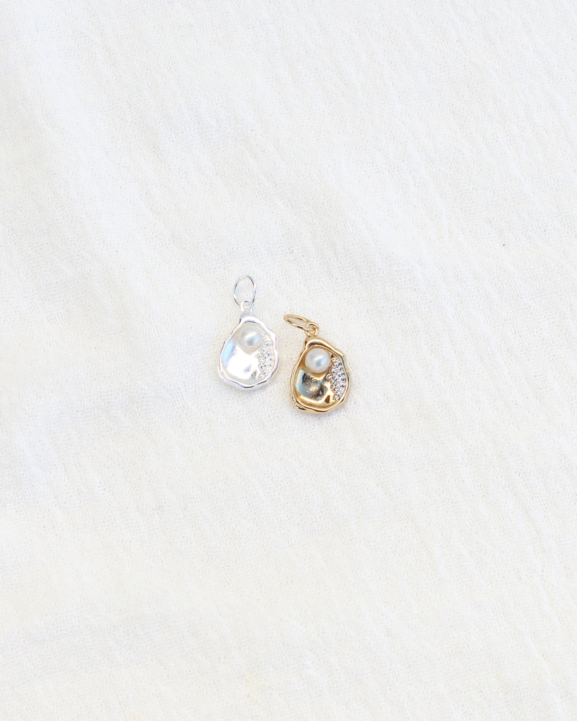 Oyster with Freshwater Pearl Charm, CH67