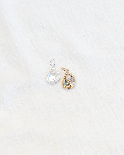 Oyster with Freshwater Pearl Charm, CH67