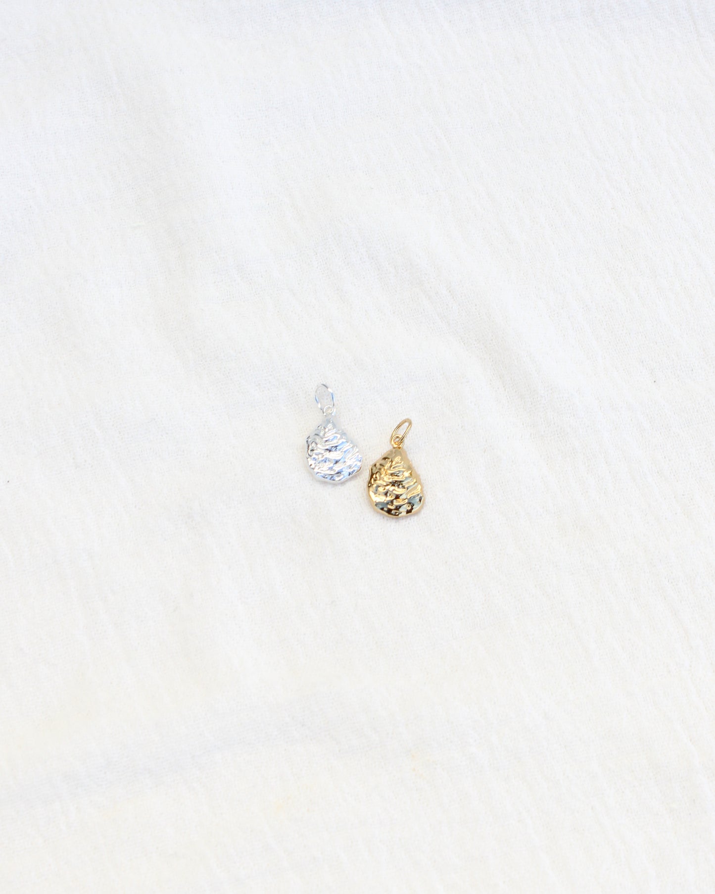Oyster with Freshwater Pearl Charm, CH67