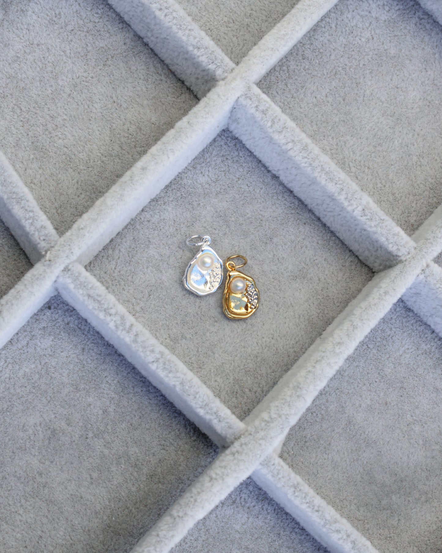 Oyster with Freshwater Pearl Charm, CH67