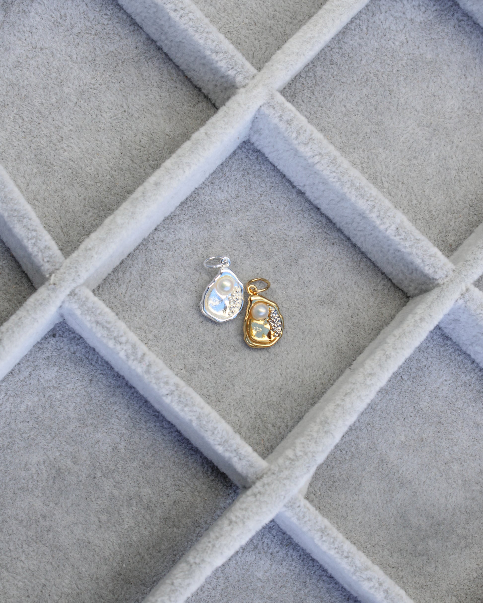 Oyster with Freshwater Pearl Charm, CH67