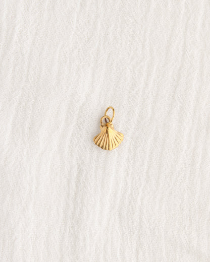11mm Shell PVD Charm, CH384