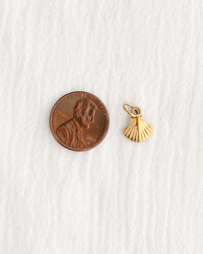 11mm Shell PVD Charm, CH384