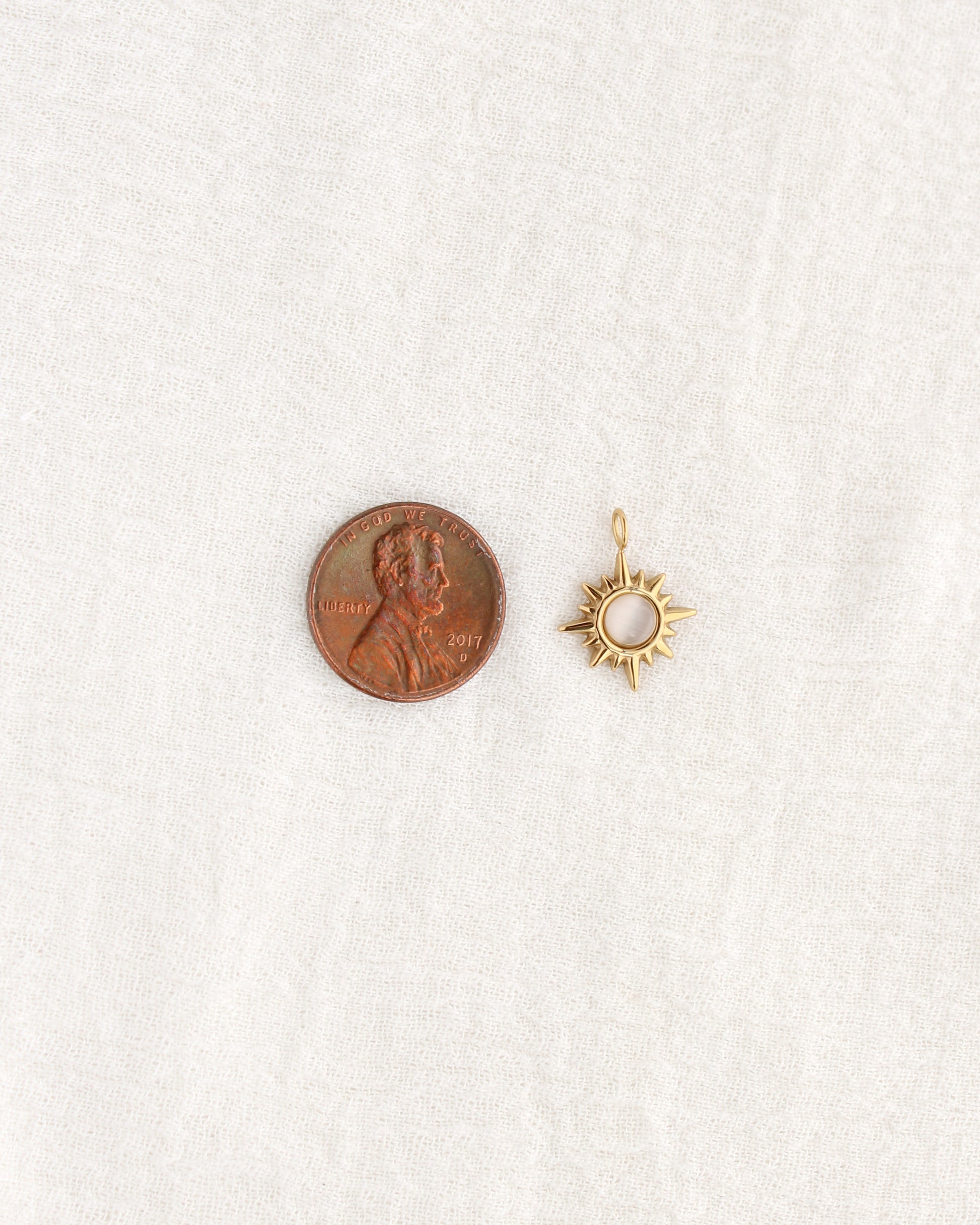 18mm Opal Sunburst PVD Charm, CH371