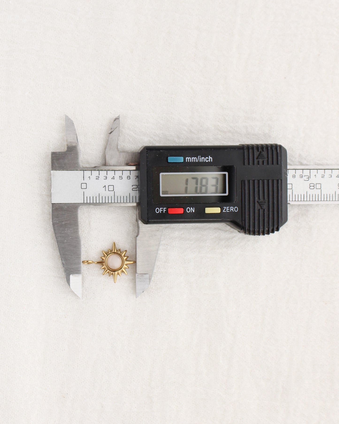18mm Opal Sunburst PVD Charm, CH371