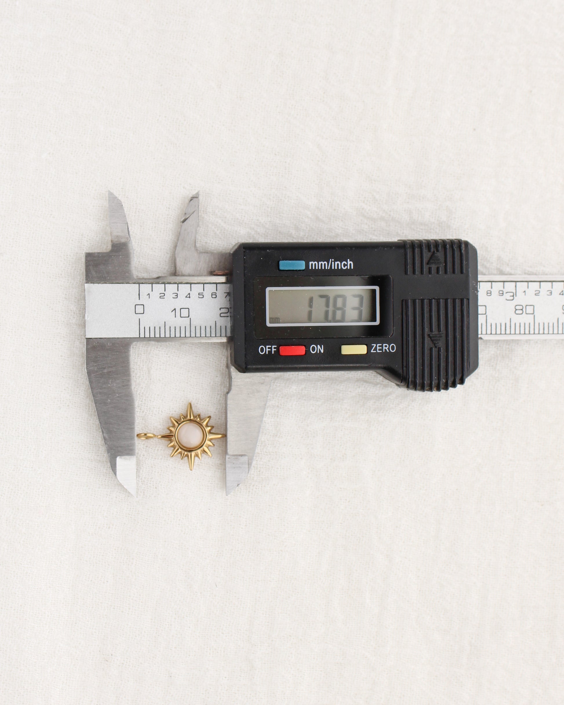 18mm Opal Sunburst PVD Charm, CH371