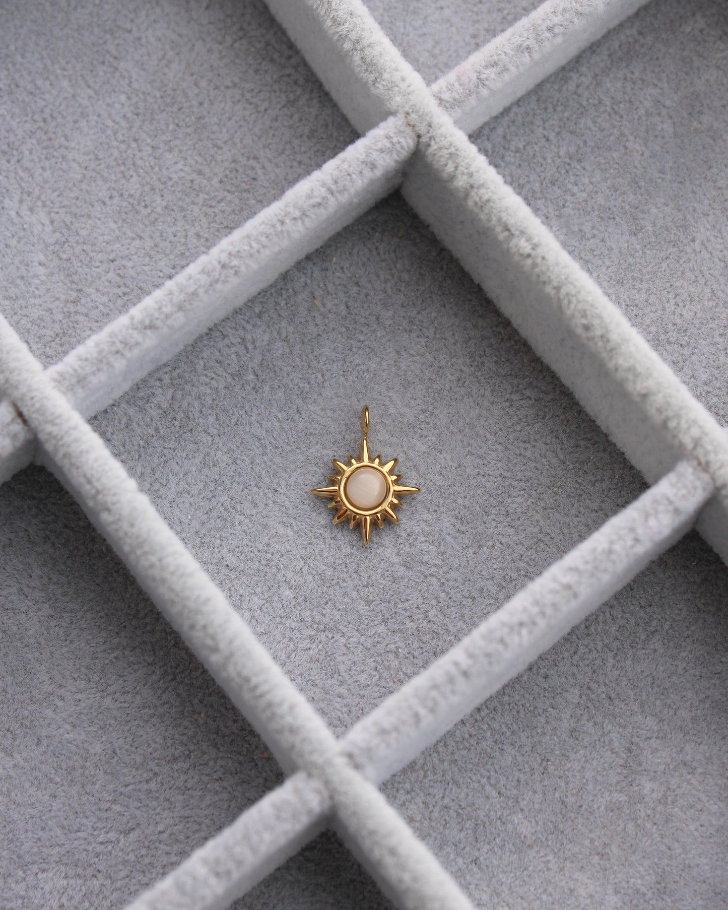 18mm Opal Sunburst PVD Charm, CH371