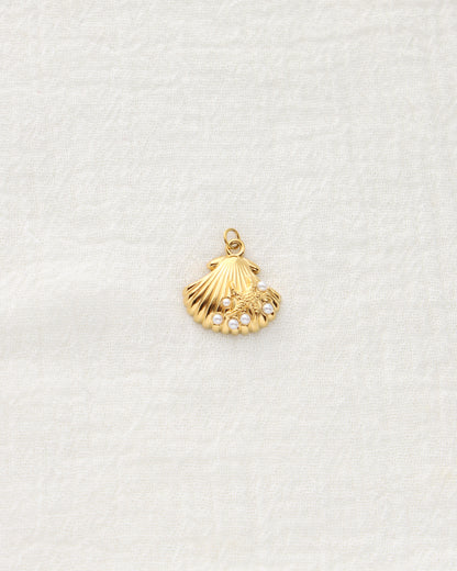 18mm Shell with Pearls PVD Charm, CH472