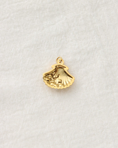 18mm Shell with Pearls PVD Charm, CH472