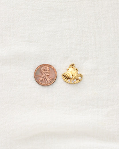 18mm Shell with Pearls PVD Charm, CH472