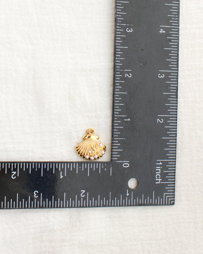 18mm Shell with Pearls PVD Charm, CH472