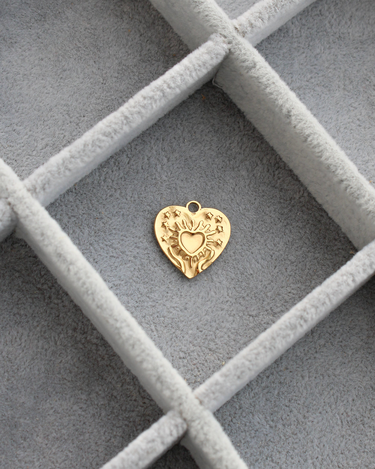 18mm Bursting Heart PVD Charm, CH473