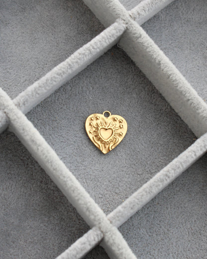 18mm Bursting Heart PVD Charm, CH473
