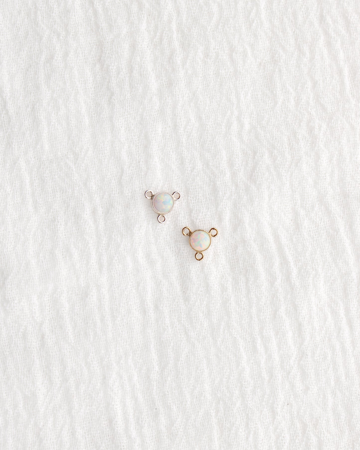 4mm White Opal Y Connector, CN493