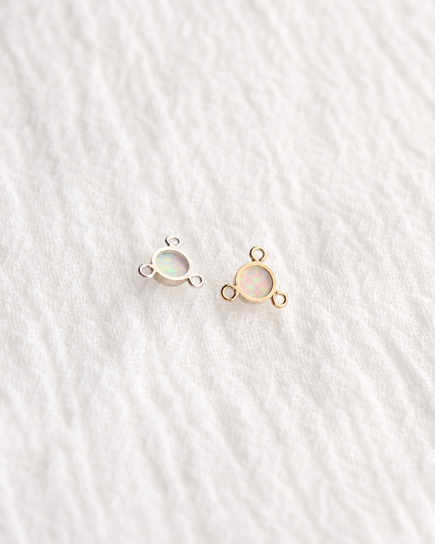 4mm White Opal Y Connector, CN493