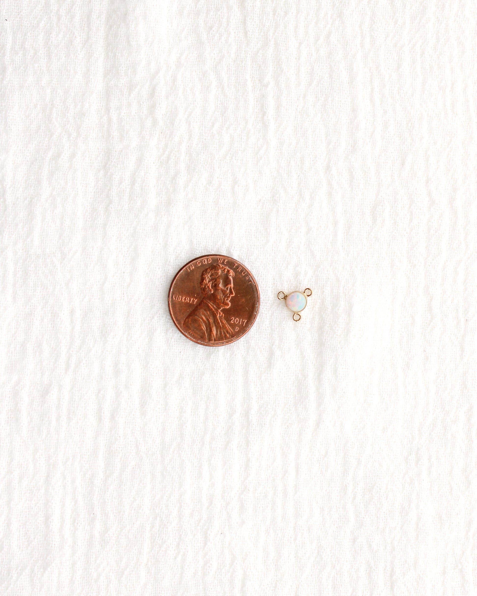 4mm White Opal Y Connector, CN493