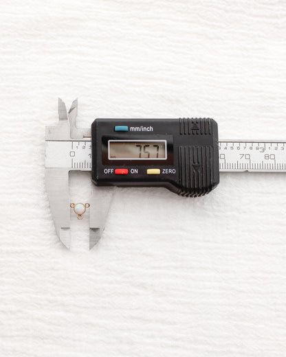 4mm White Opal Y Connector, CN493