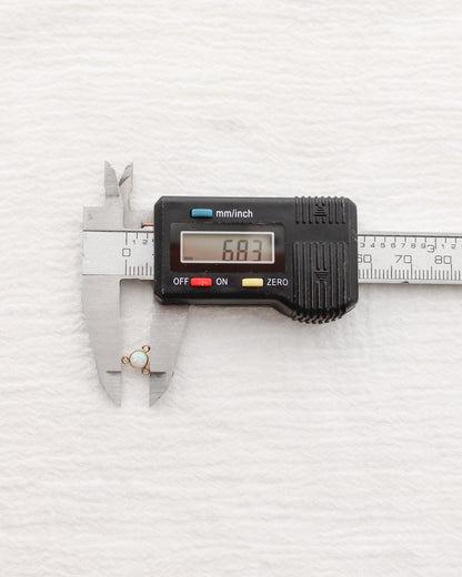 4mm White Opal Y Connector, CN493