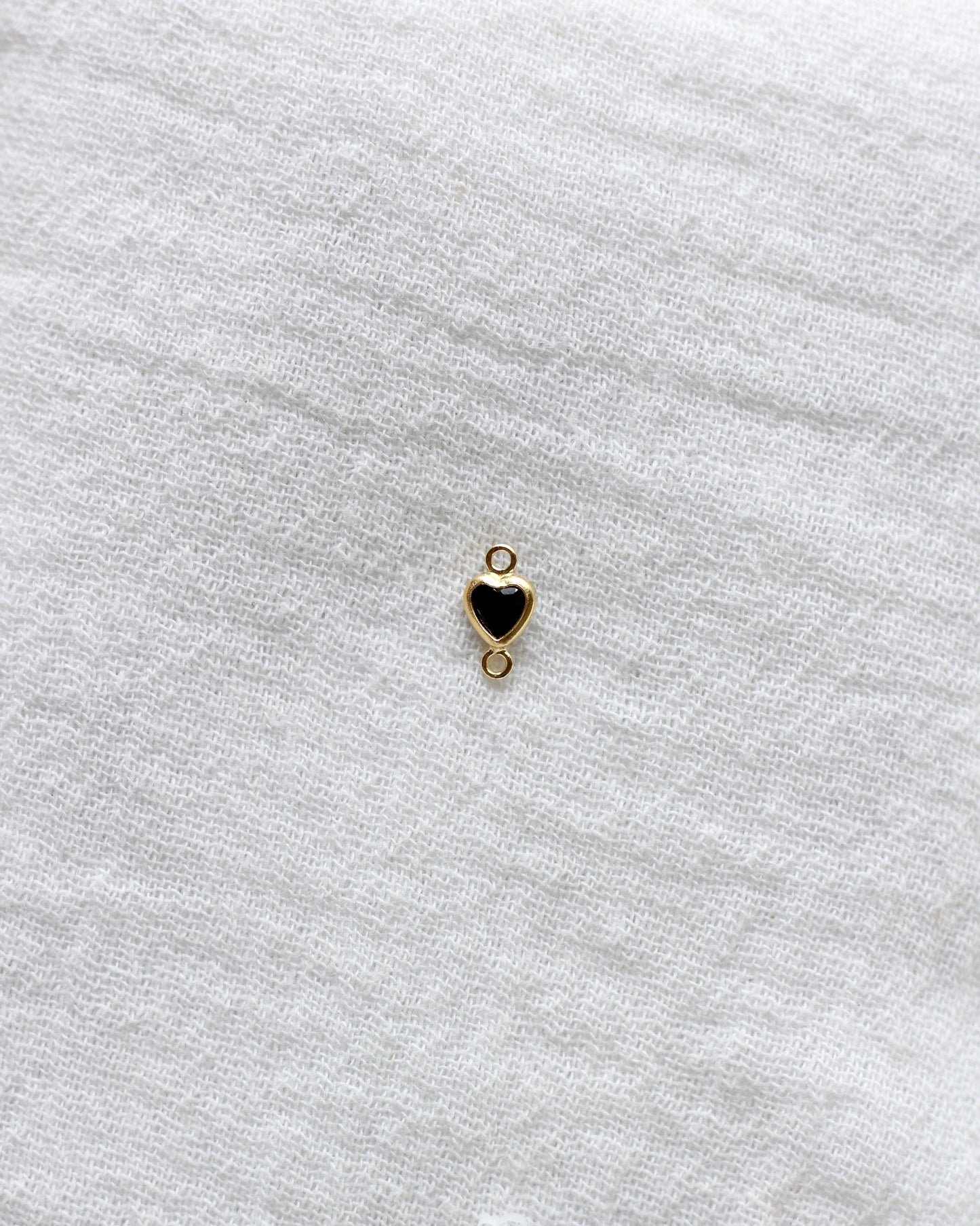 4mm Vertical Heart Onyx Connector, CN347