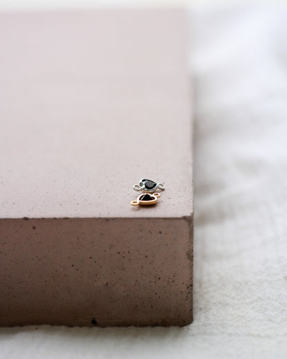 4mm Vertical Heart Onyx Connector, CN347