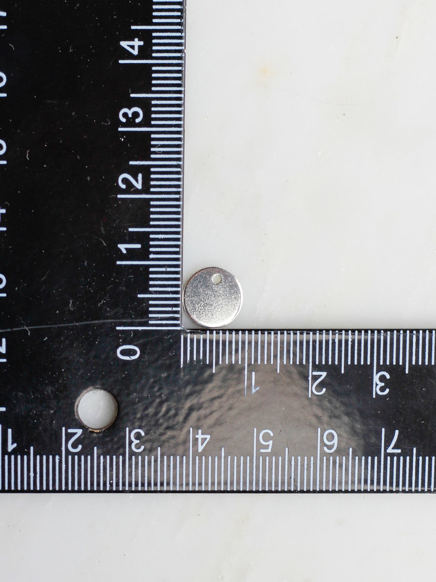 9.5mm Circle Disc Blank with One Hole, B68
