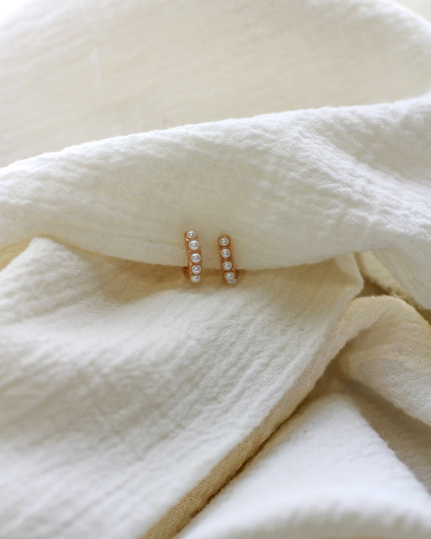 11mm Huggies Earring with Pearl, E61