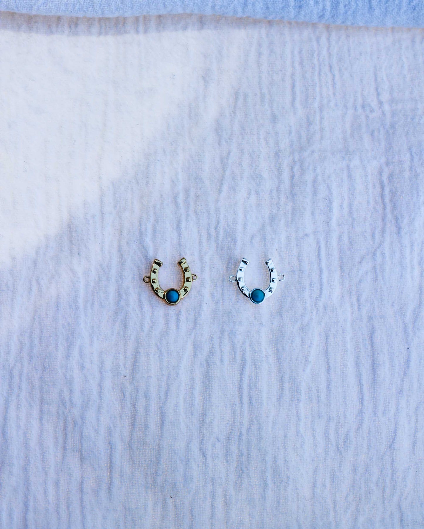 Horseshoe Turquoise Connector, CN157