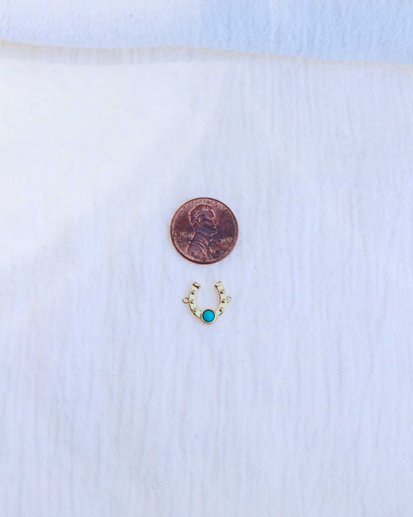 Horseshoe Turquoise Connector, CN157