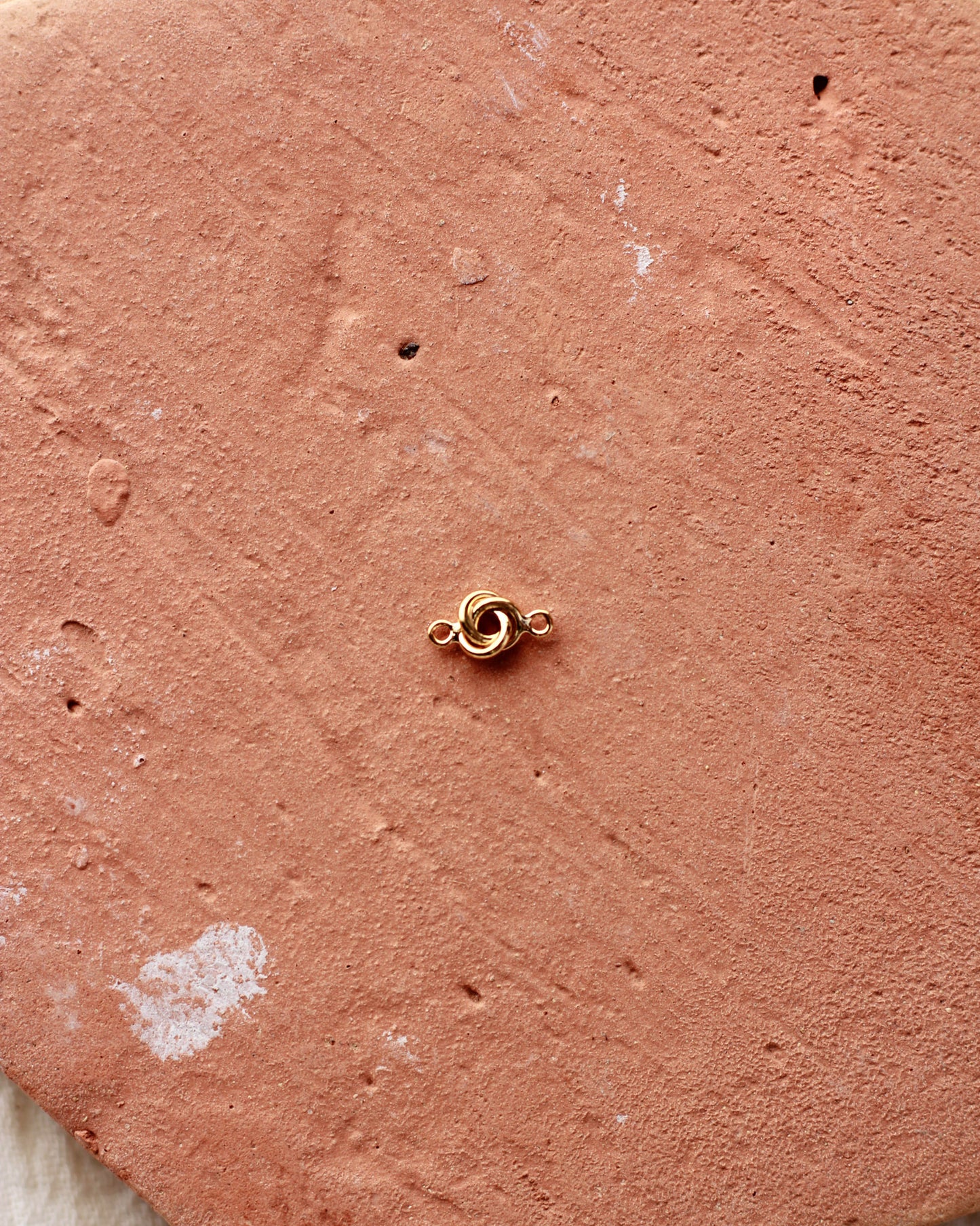 5mm Love Knot Connector, CN22