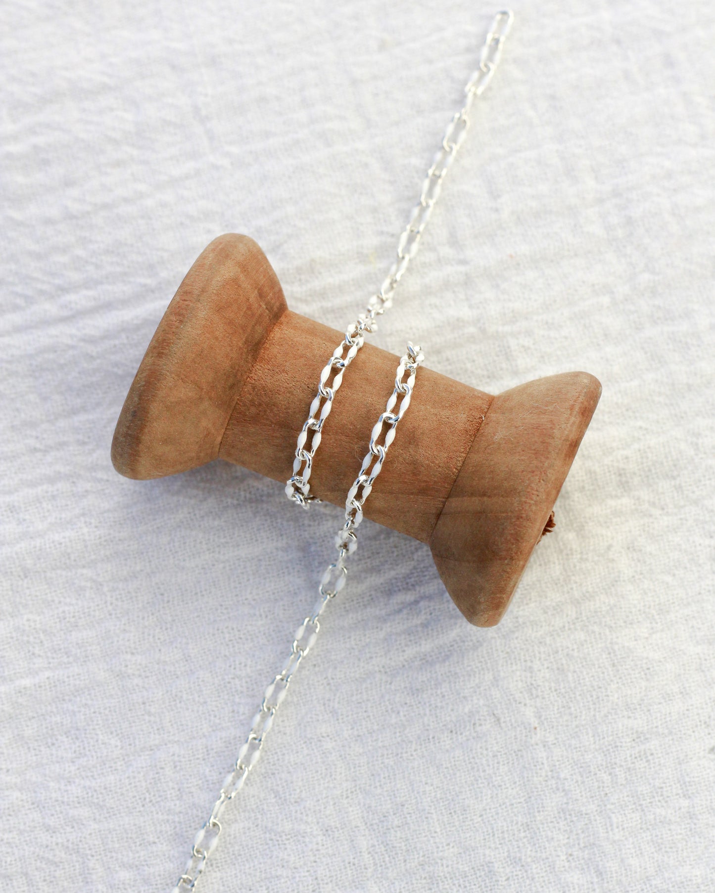 White Enamel Chain, S82 G82