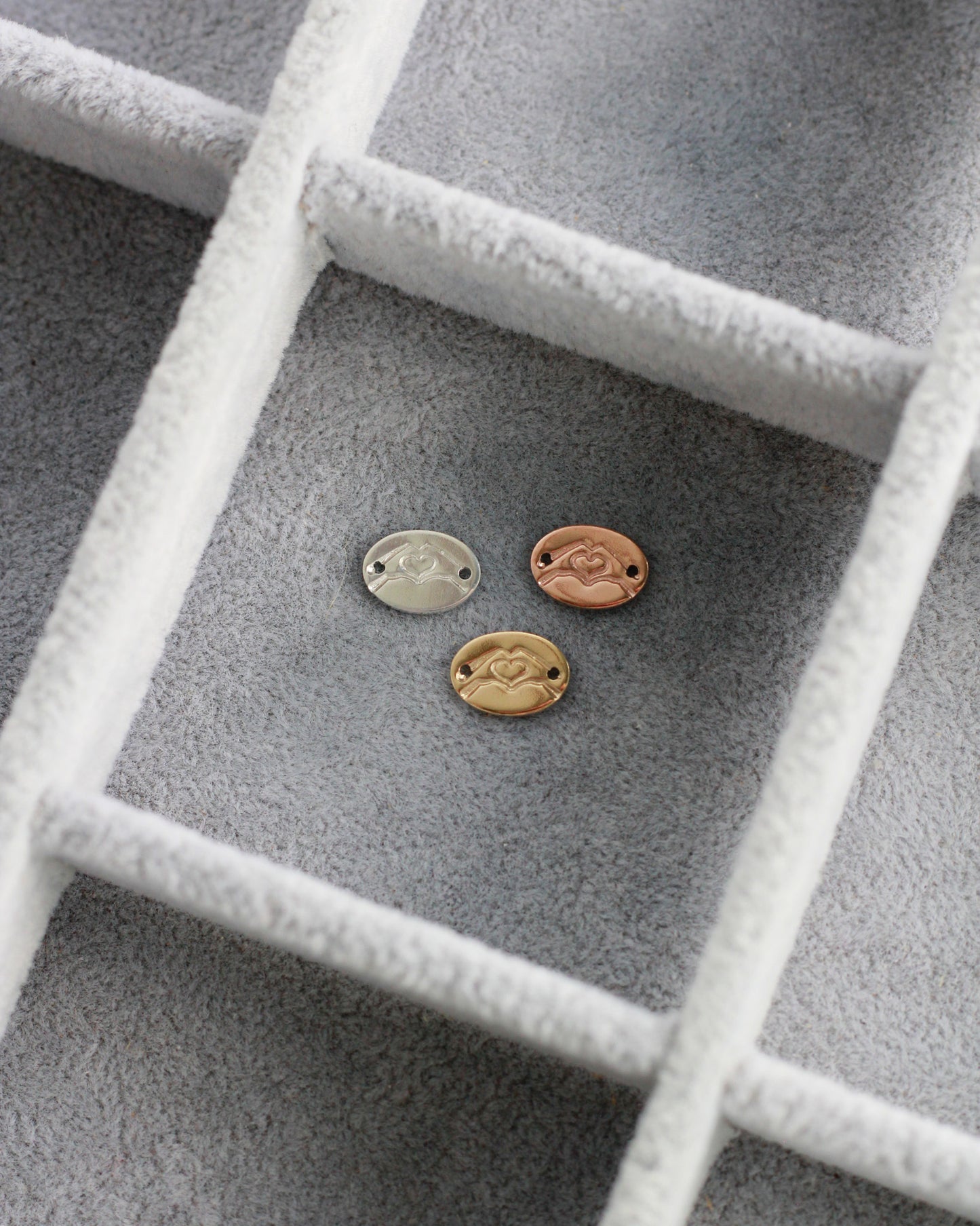 Heart Hands Connector, CN01