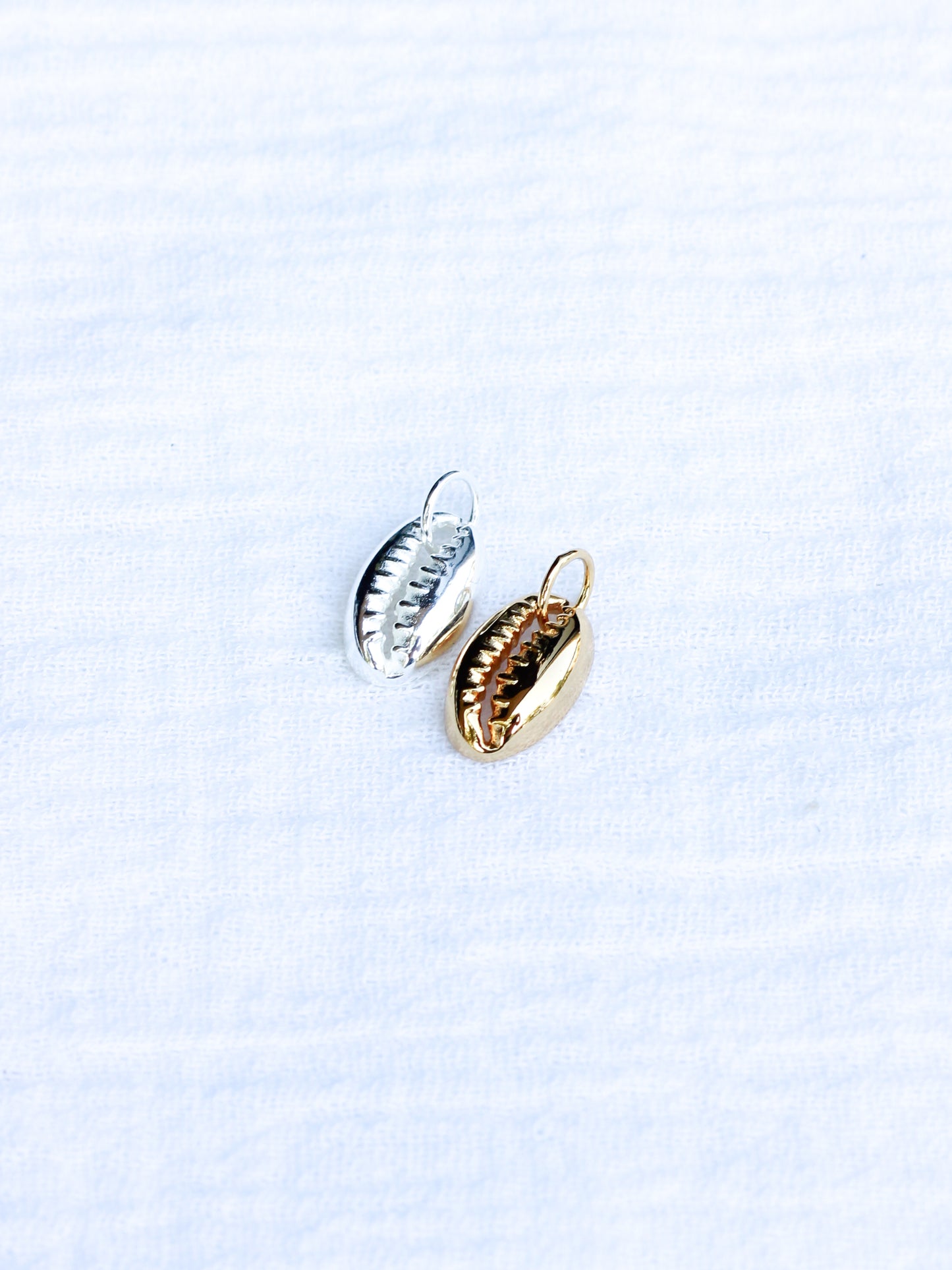 Cowrie Shell Charm, CH116