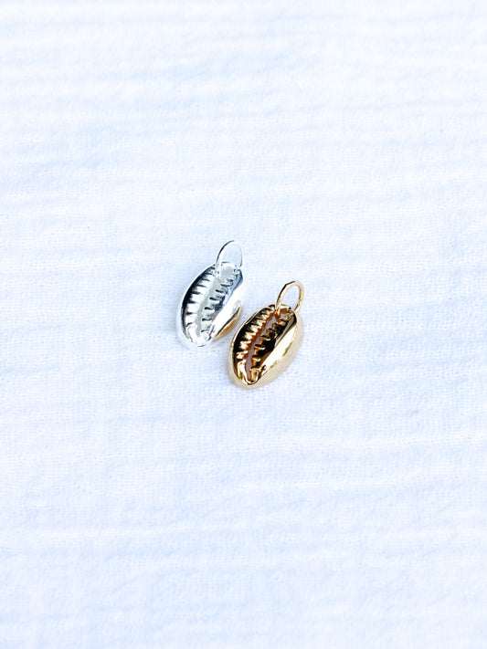 Cowrie Shell Charm, CH116
