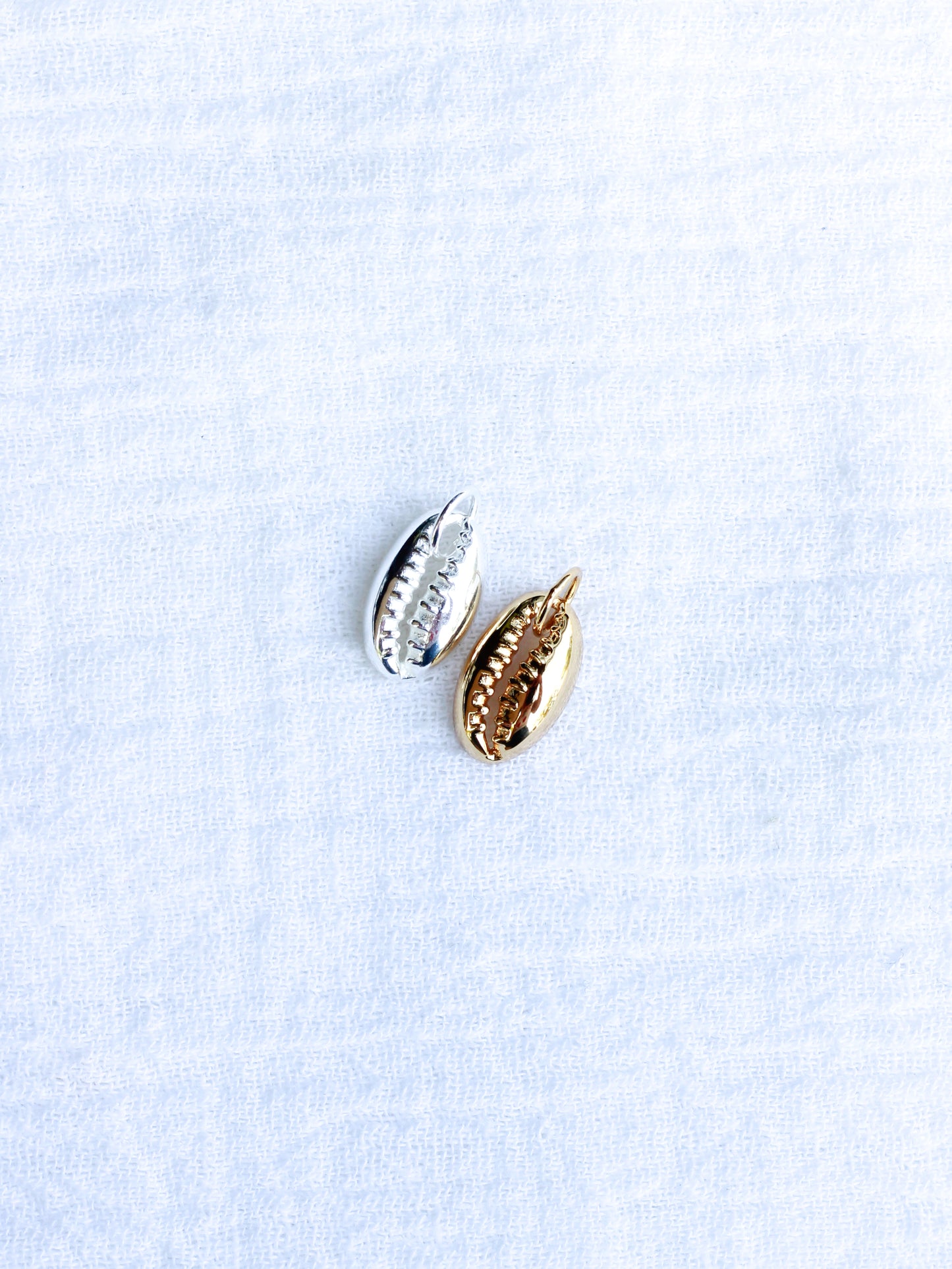 Cowrie Shell Charm, CH116
