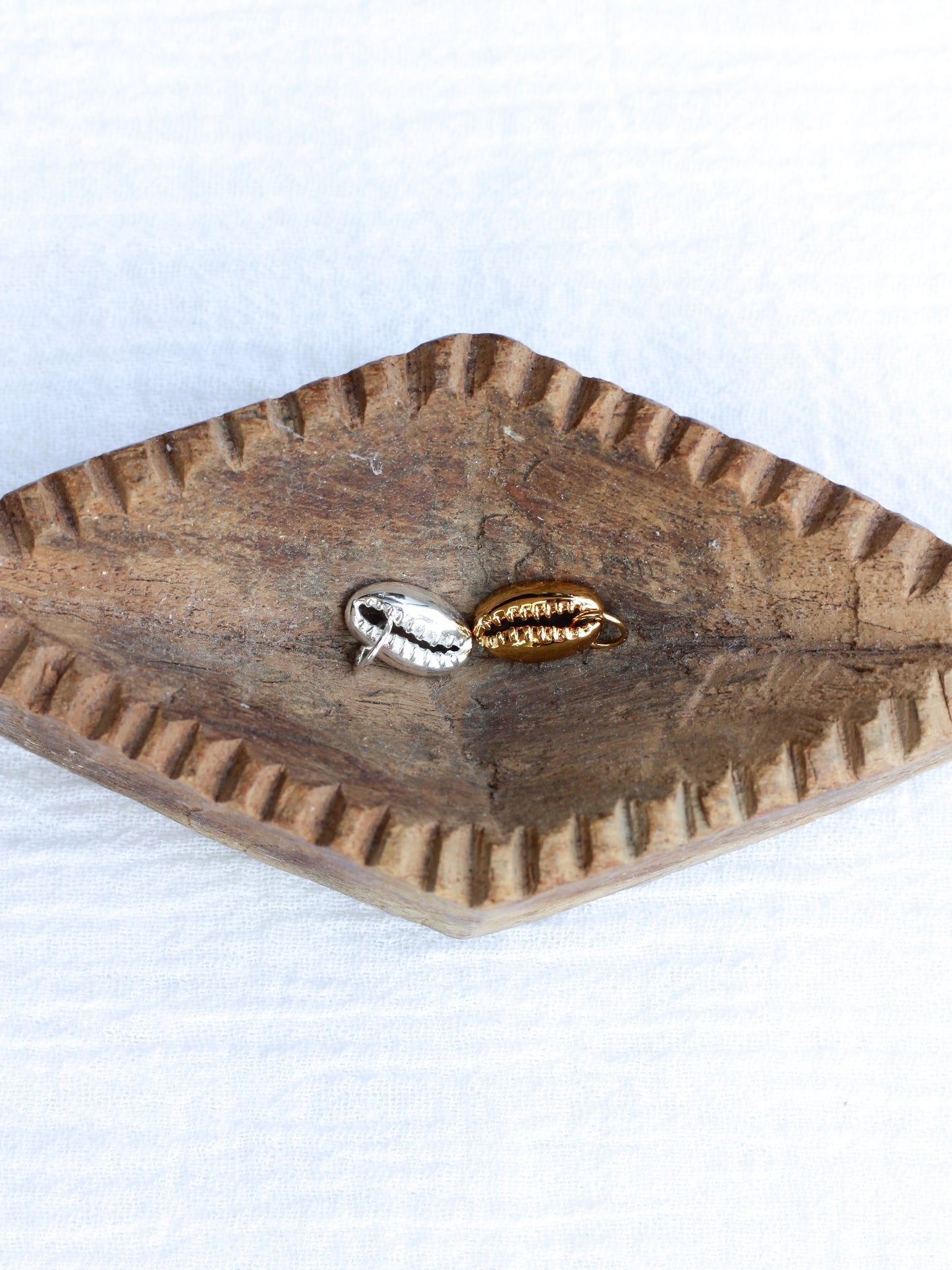 Cowrie Shell Charm, CH116