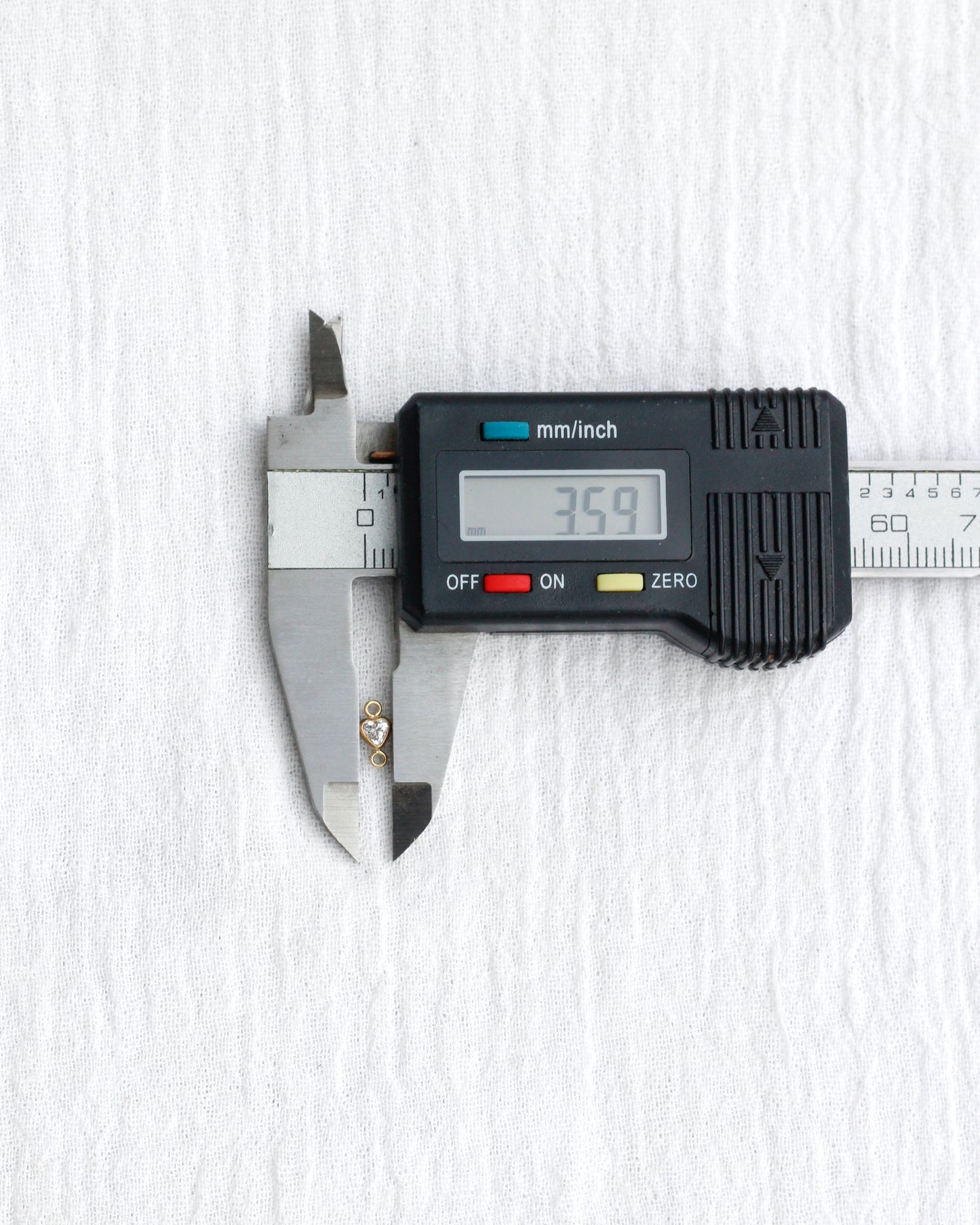 3mm Heart Bezel Connector, CN329