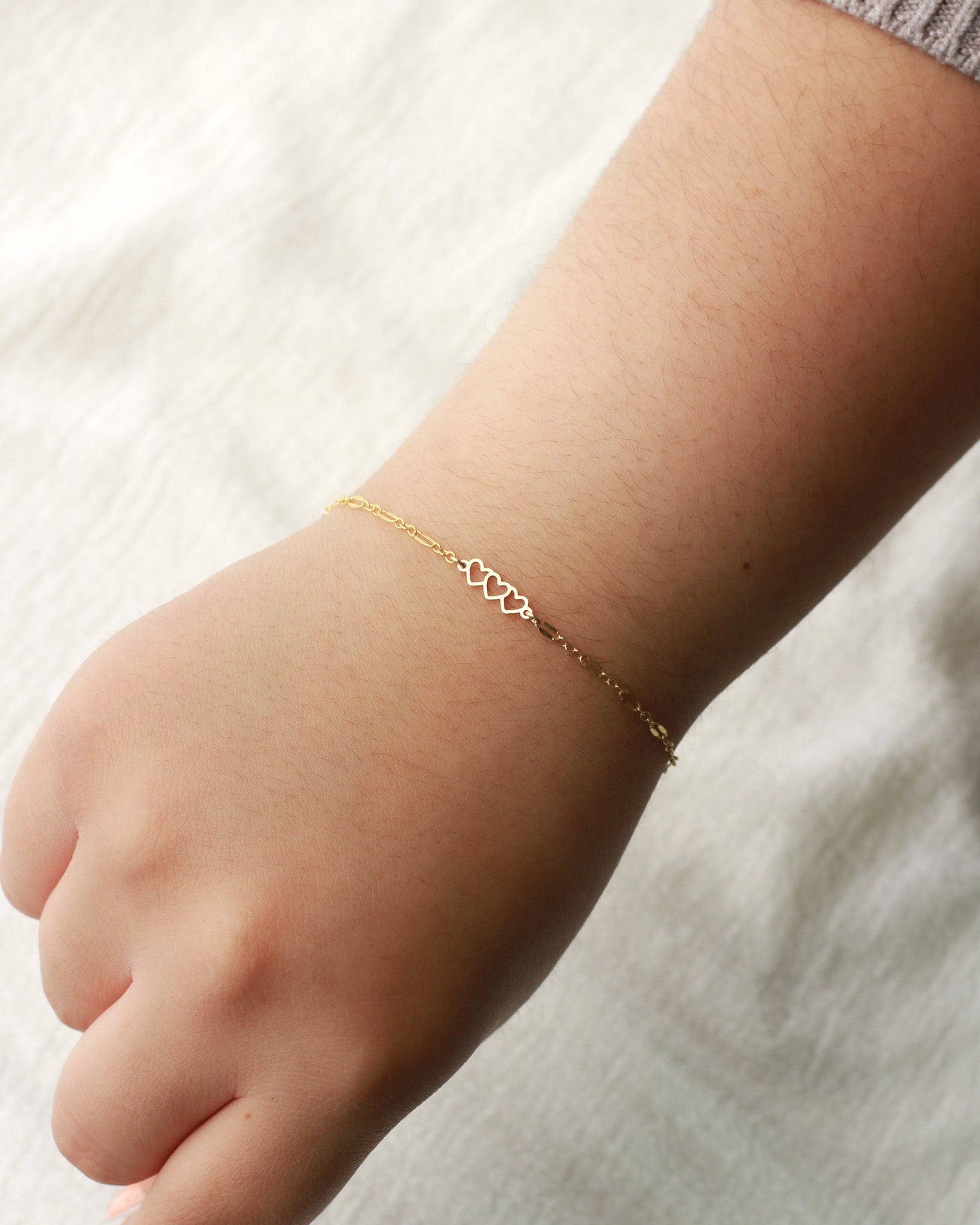 3 Linked Heart Outline Connector, CN437