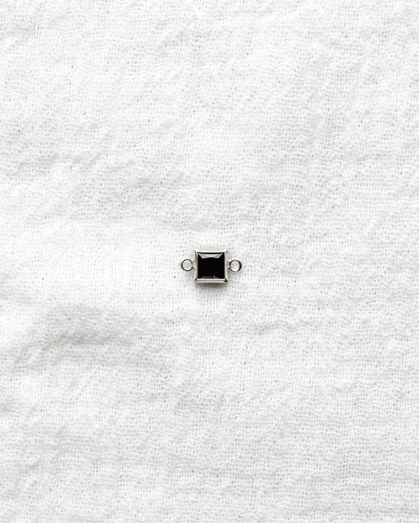 4mm Black Onyx Square Shaped Connector, CN324