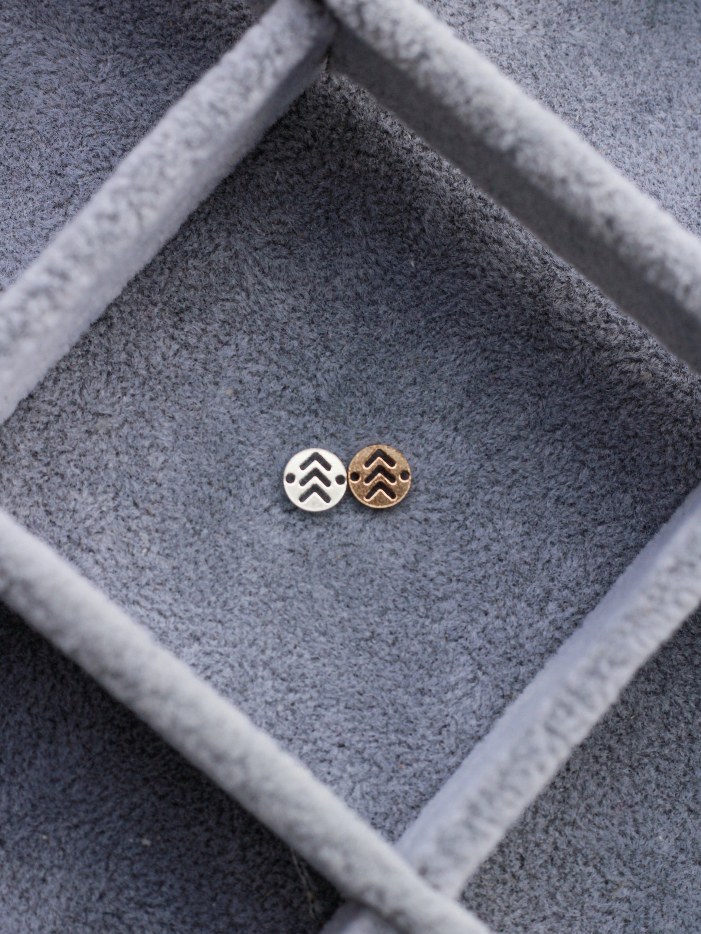 Three Arrows Down Syndrome Awareness Connector, CN298