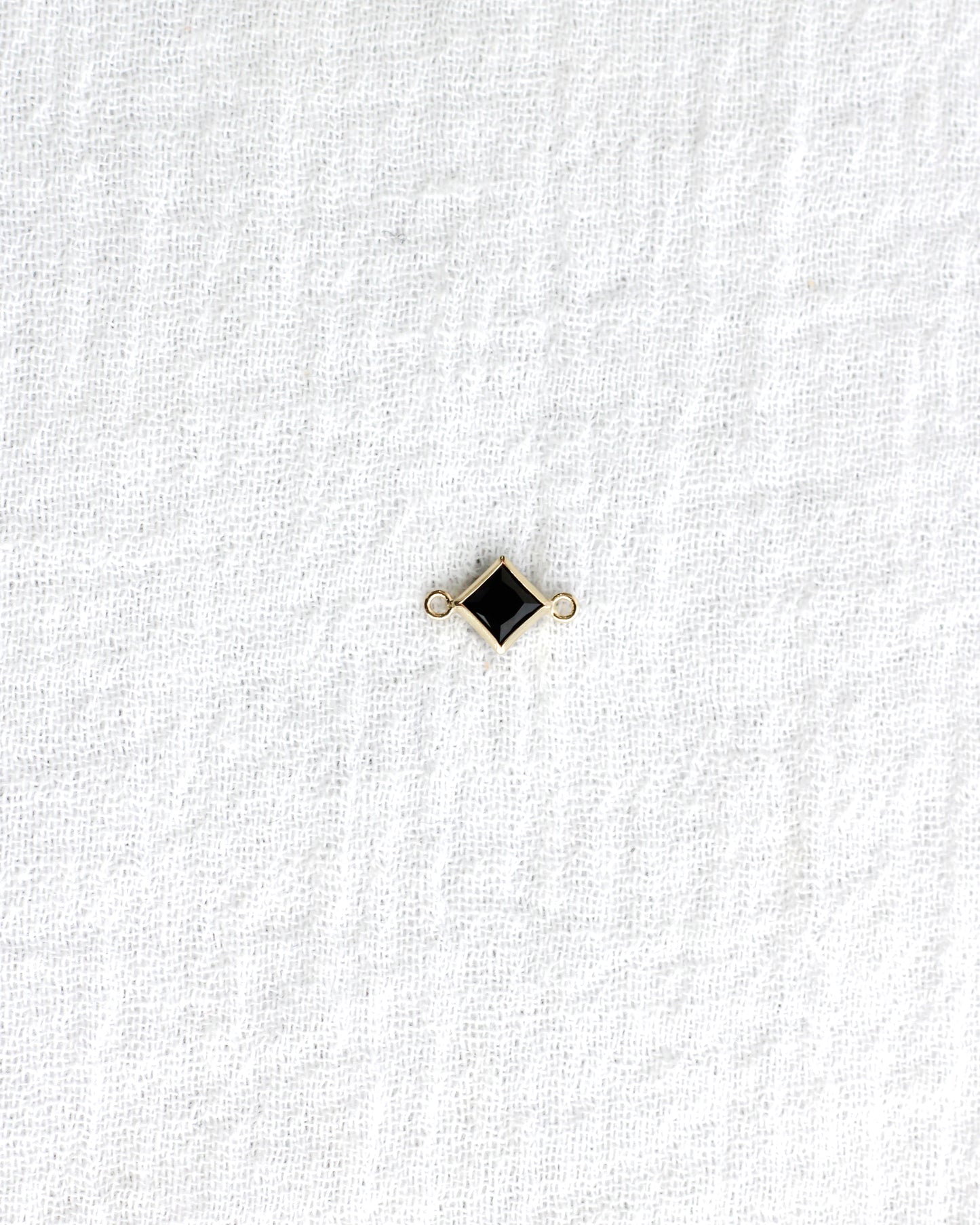 4mm Black Onyx Diamond Shaped Connector, CN328
