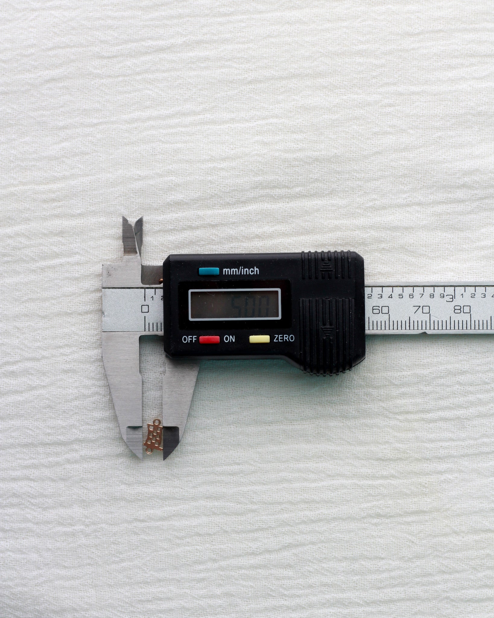 Checkered flag connector, CN450