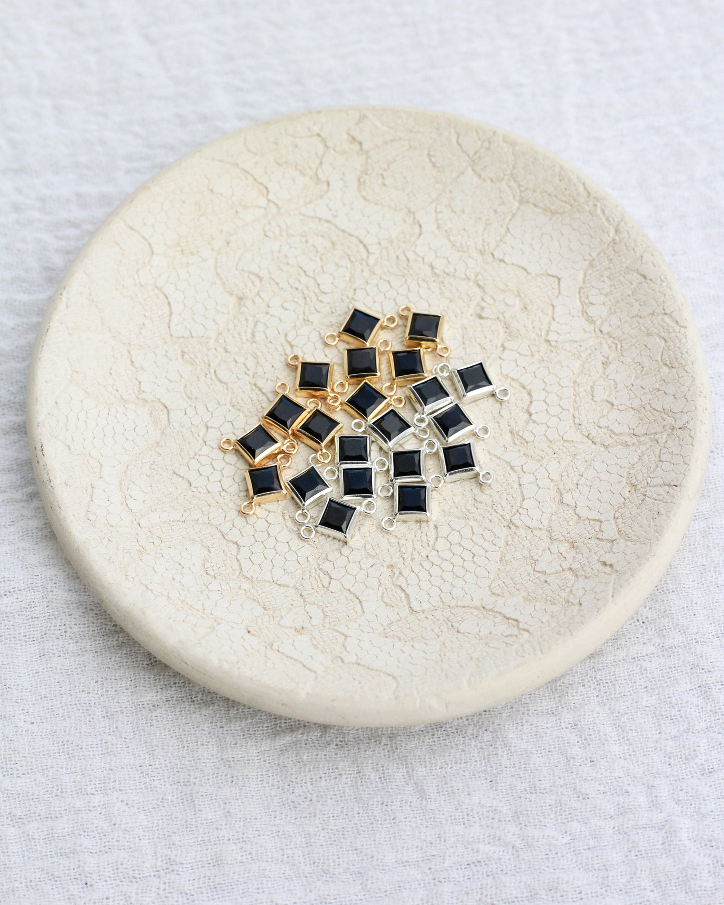 4mm Black Onyx Diamond Shaped Connector, CN328