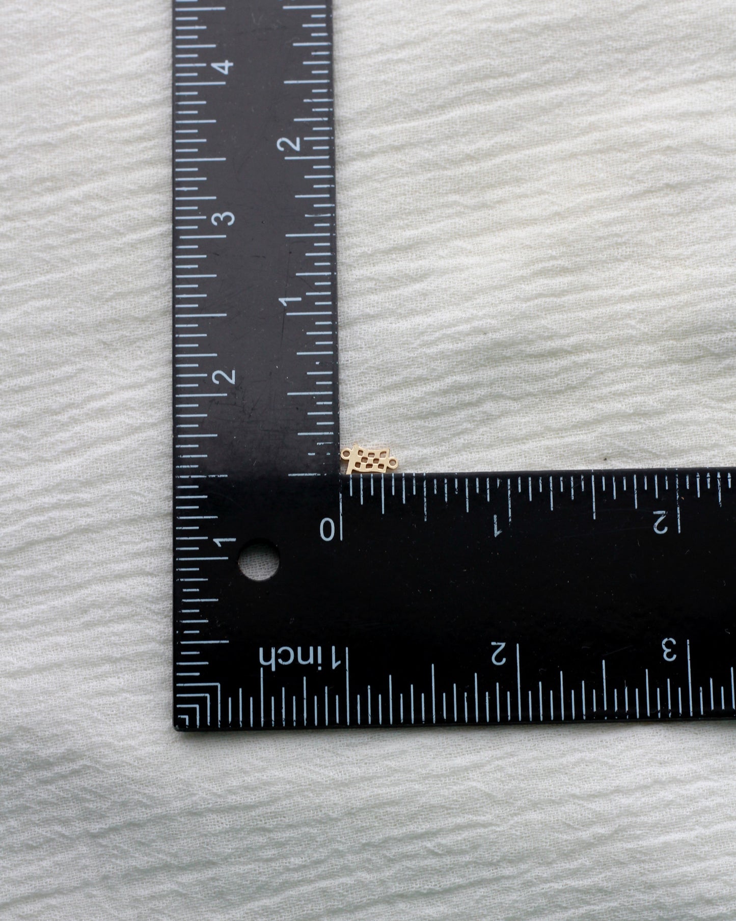 Checkered flag connector, CN450