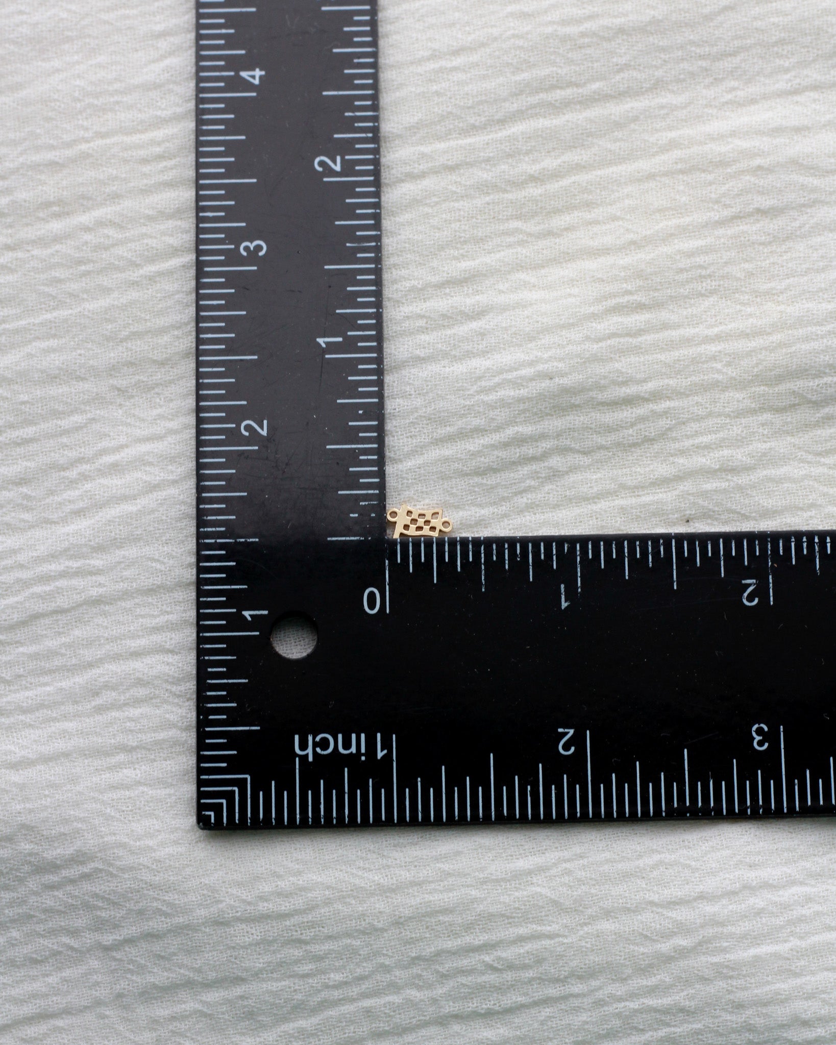 Checkered flag connector, CN450