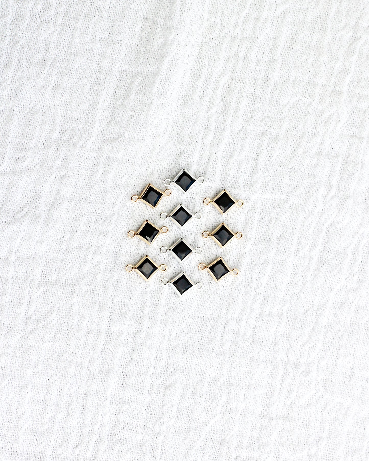 4mm Black Onyx Diamond Shaped Connector, CN328