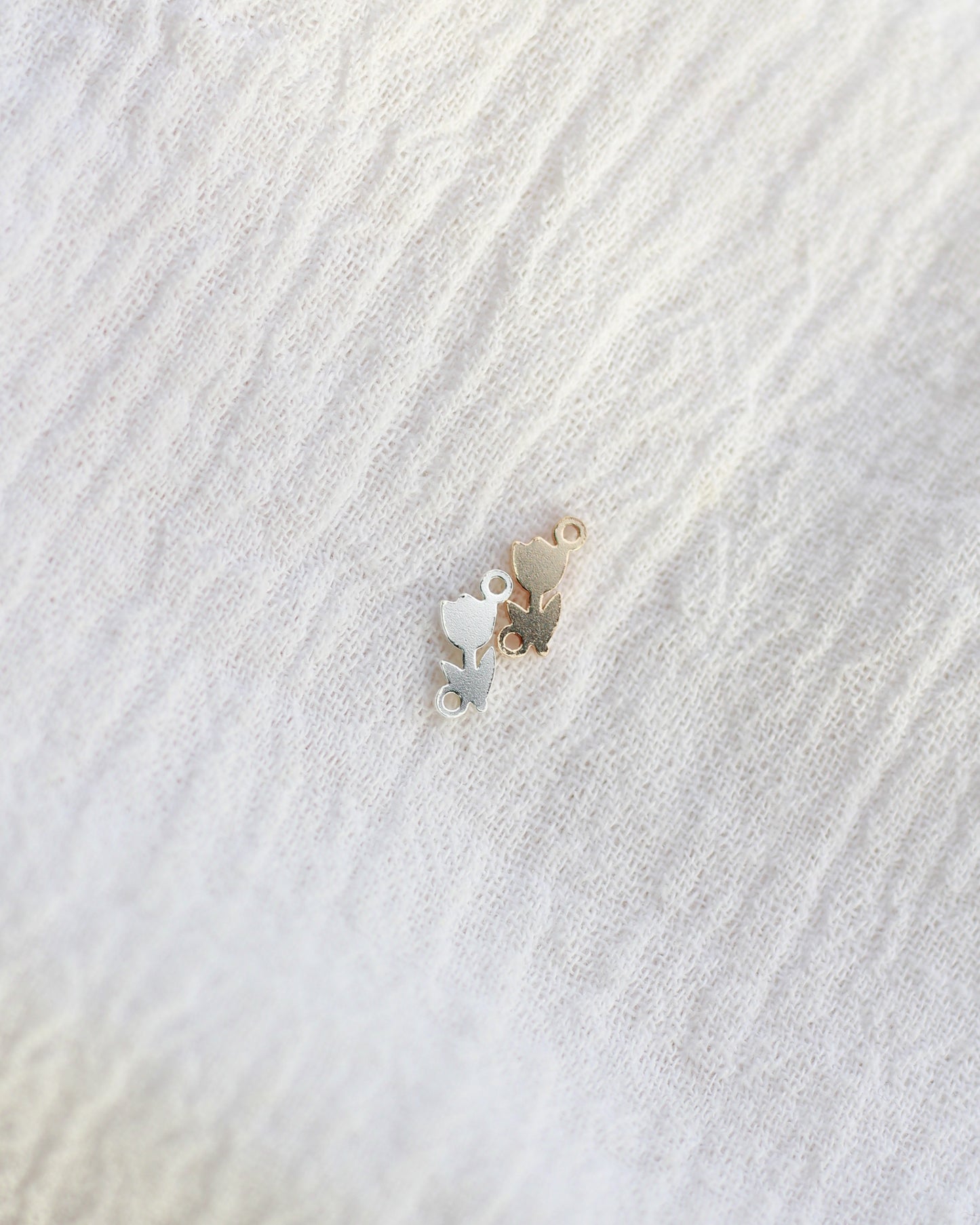 Tulip Connector Charm, CN302