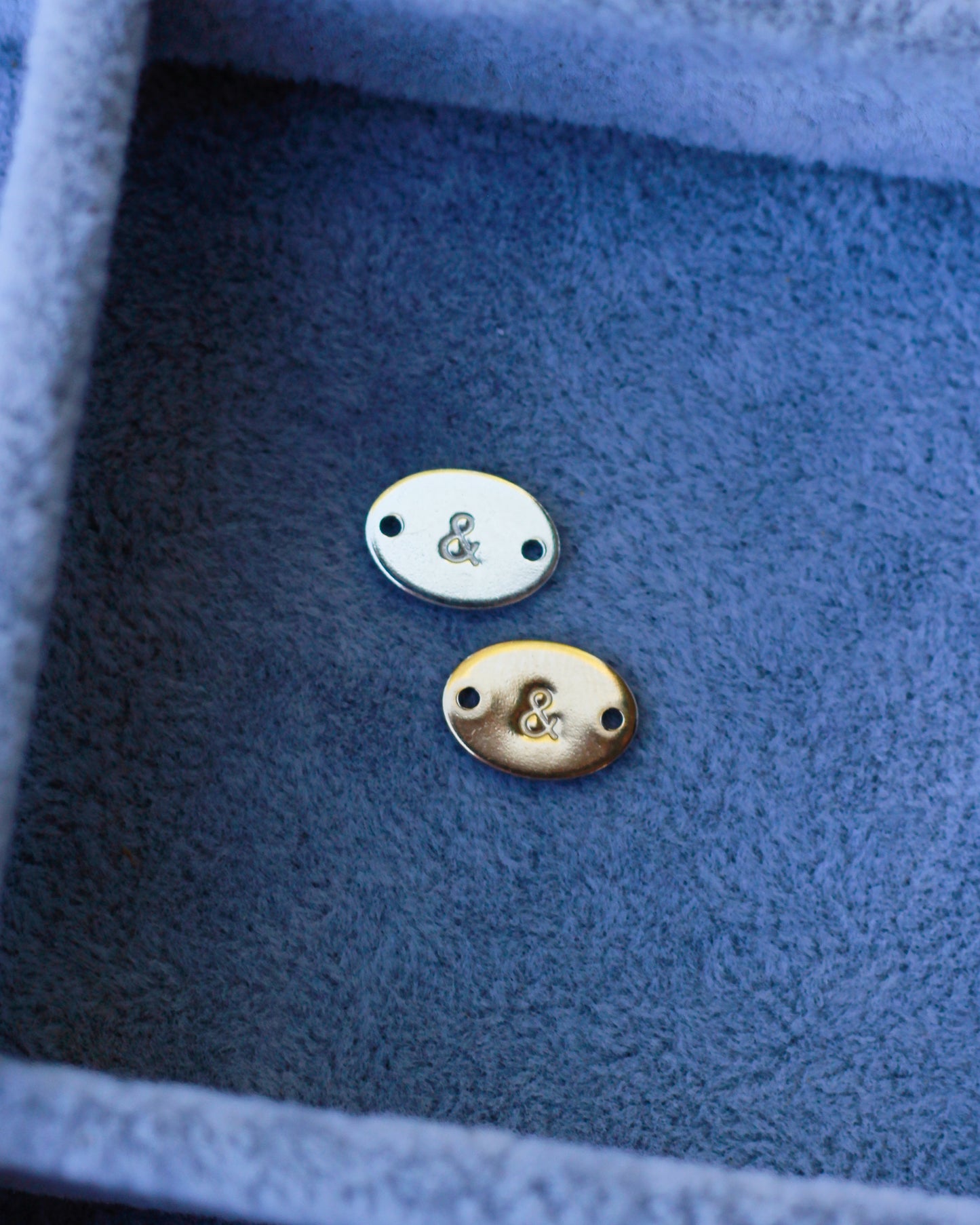 Ampersand Oval Connector, CN01