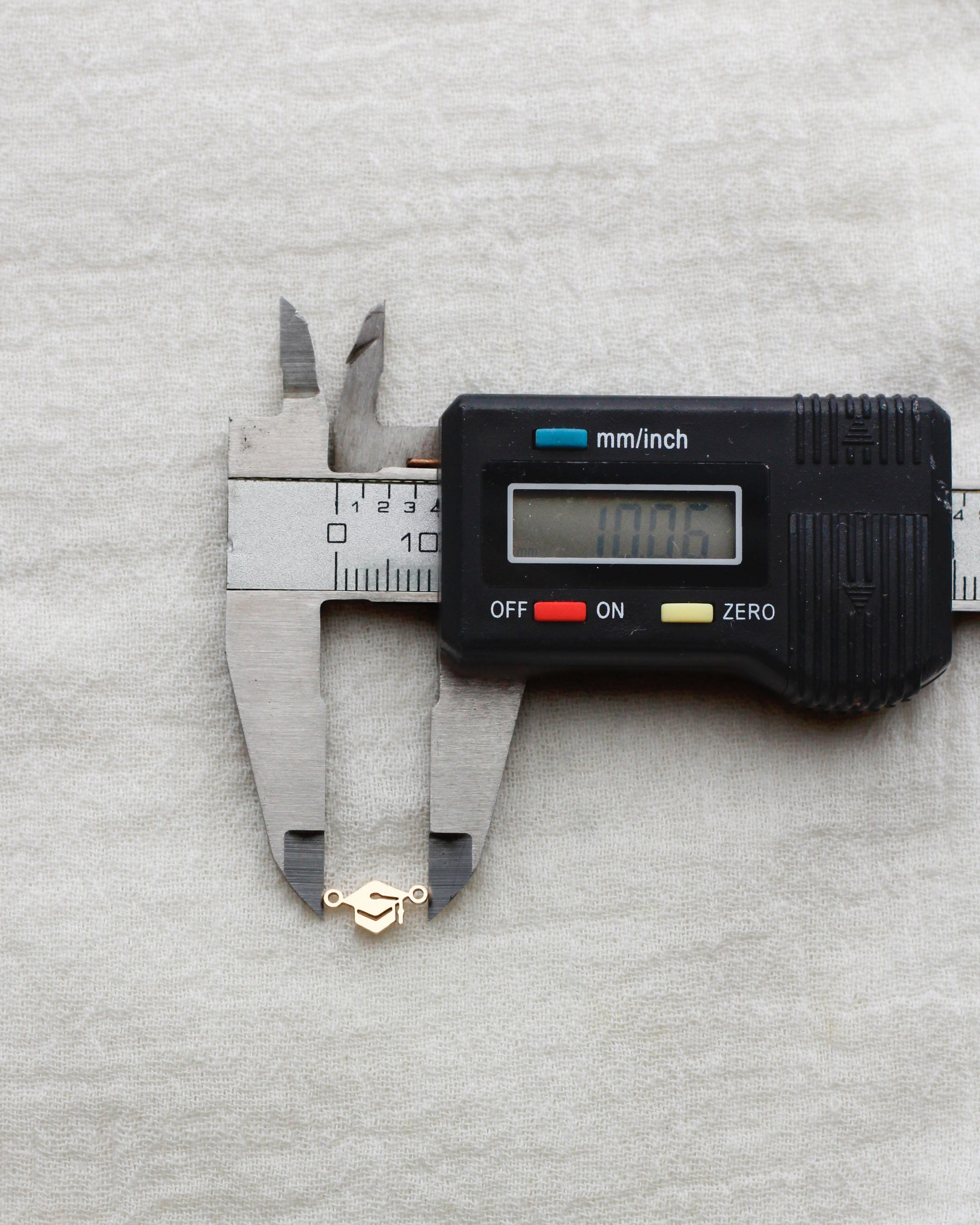 Grad Cap Connector, CN459