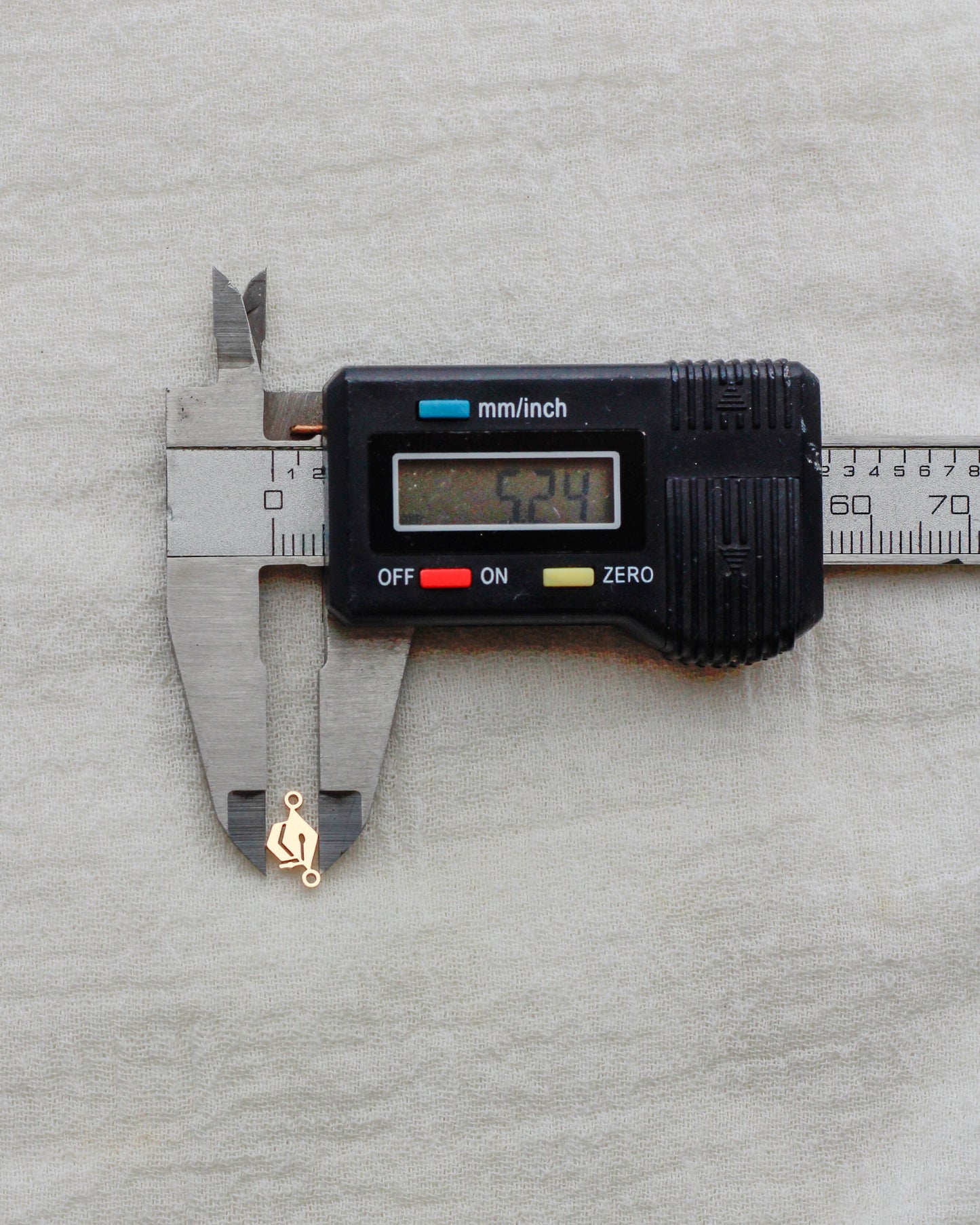 Grad Cap Connector, CN459