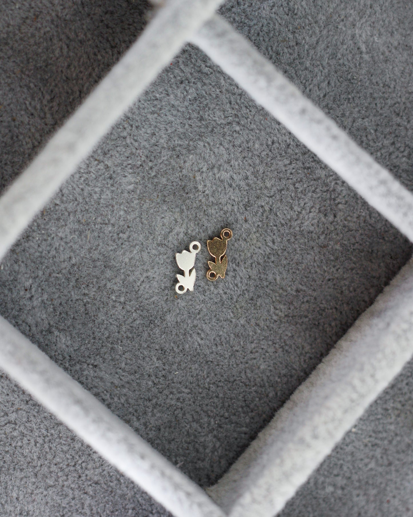 Tulip Connector Charm, CN302